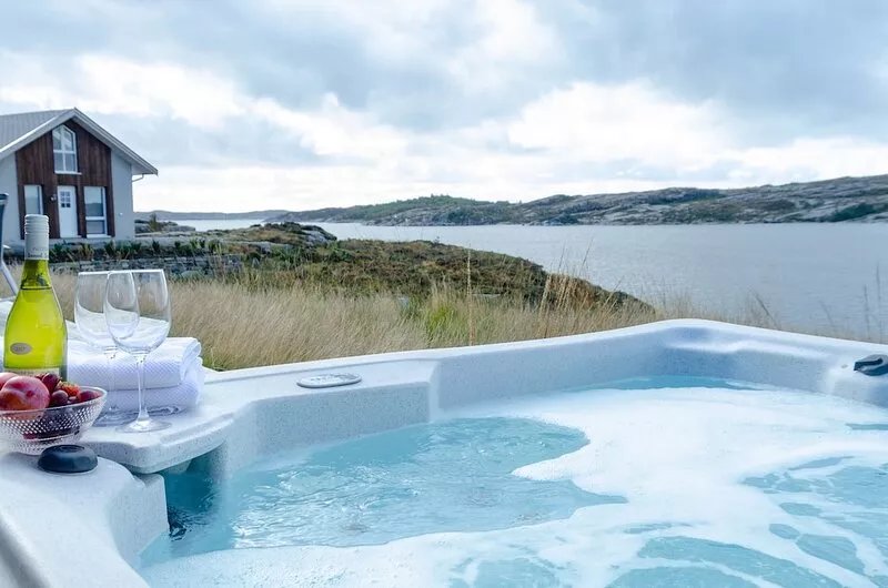 New cabin at the ocean coast, only 40 min drive from Bergen city