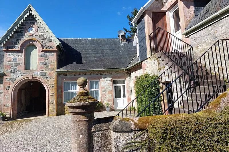 Aigas holiday cottages Pond View