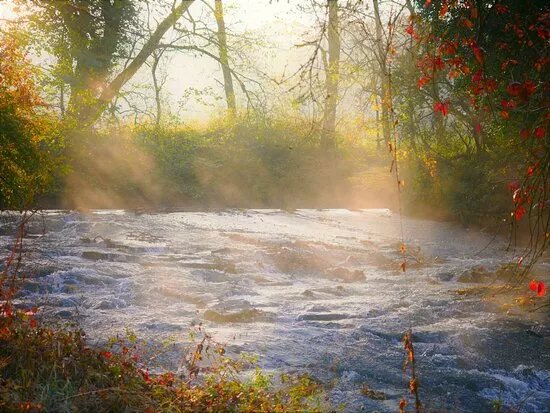 Tempelchen am Wasserfall