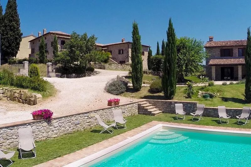 WEEKLY RENTALS FOR FAMILY HOLIDAYS - UP TO 24 PEOPLE - 3 COUNTRYHOUSES