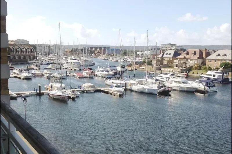 Superb Two Bed, Two Bathroom Flat, With Two Balconies With Marina View