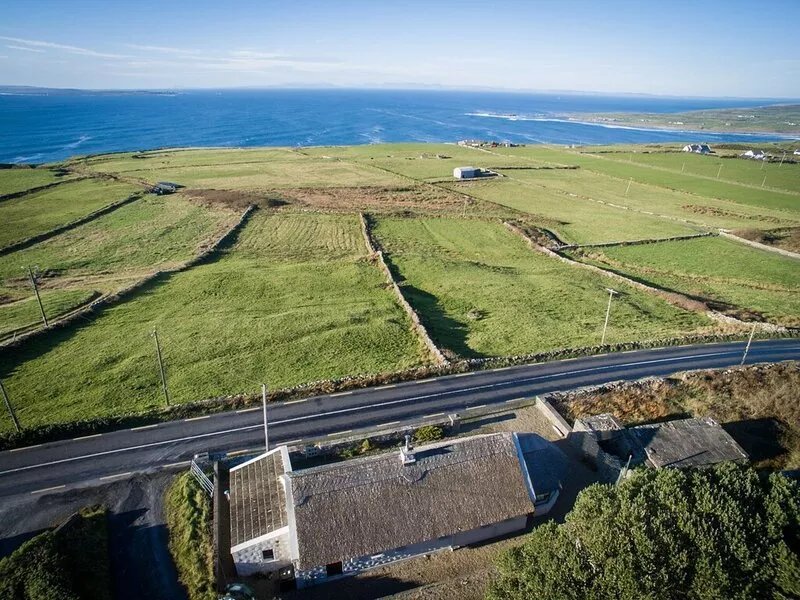 Authentic Thatched Cottage with great views near Cliffs of Moher