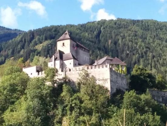 Reifenstein Castle (Castel Tasso)