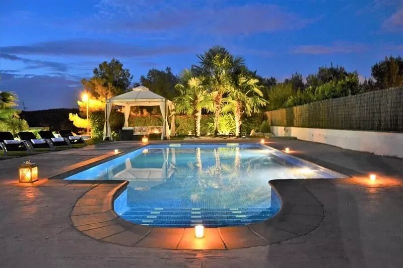 Villa Sitges La Calma, 10 min/car from the beach! Large garden by Weekly