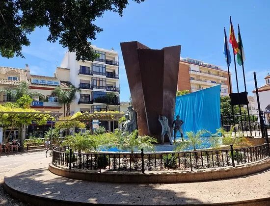 Monumento A La Familia De Fuengirola