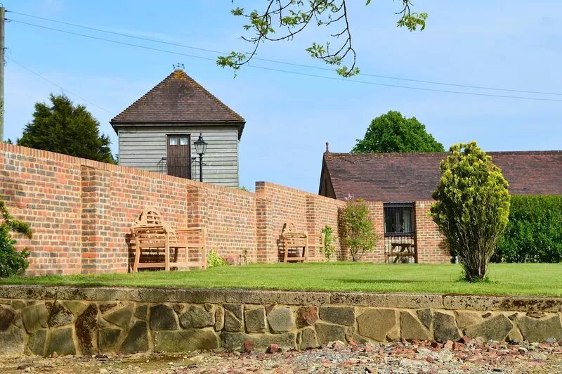 Tranquil, well-equipped Cottage in historic '1066 Country'.