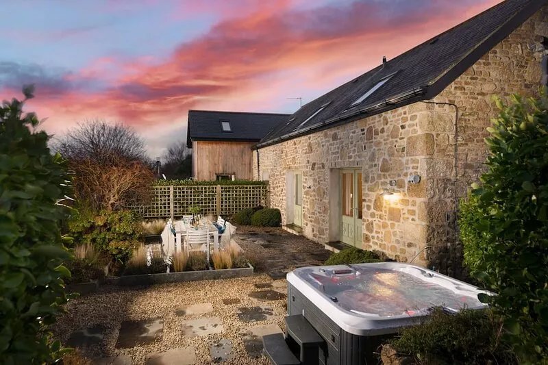 The Haybarn -A wonderful barn conversion with 4 bedrooms, large garden and
