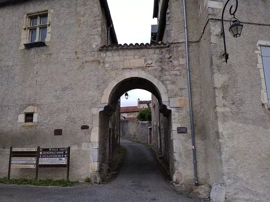 Enceinte de la ville haute de Saint-Bertrand-de-Comminges