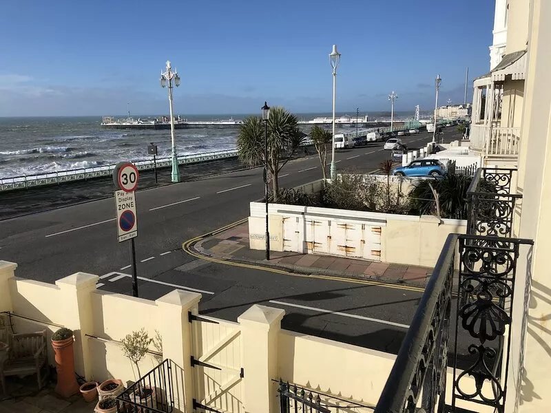 Bedford House Apartment: Sea-facing former celebrity home