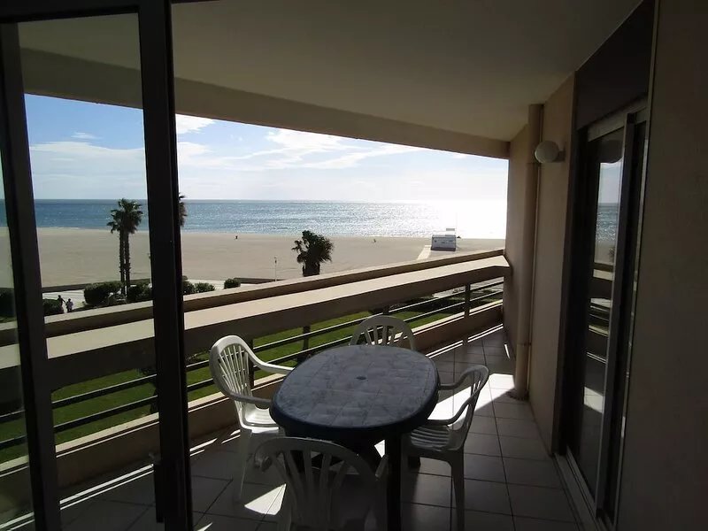 Rental apartment F2 calm facing the sea direct beach access Canet-en-Roussillon