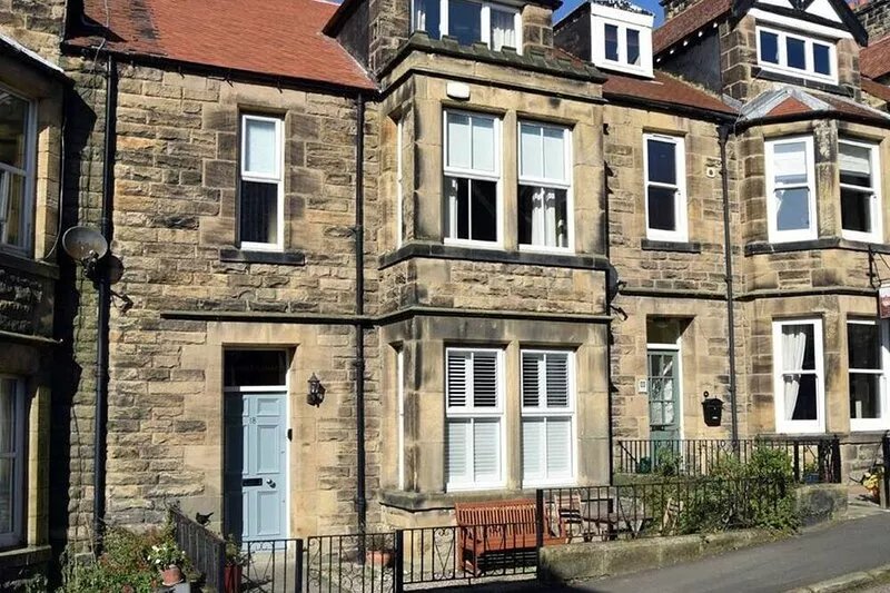 ROSE HOUSE, pet friendly, luxury holiday cottage in Alnmouth