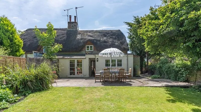 Cosy 3 Bedroom Thatched Cottage in the Pewsey Vale