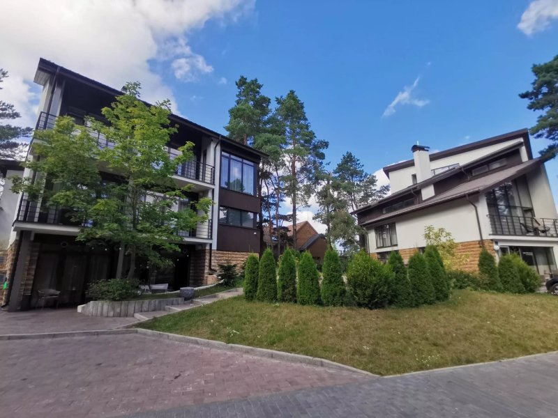 Partee Hole Golf Club Residence