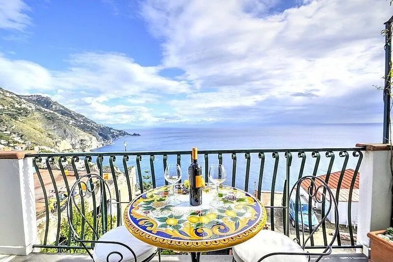 Casa Piersilvia B: A bright apartment which faces the sun and the sea, with