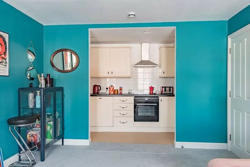 Quirky apartment in centre of Deal, just a one minute walk from the beach