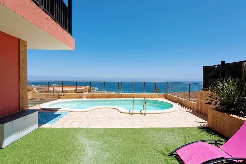 Incredible luxury villa with an outstanding view of the sea and the mountains.