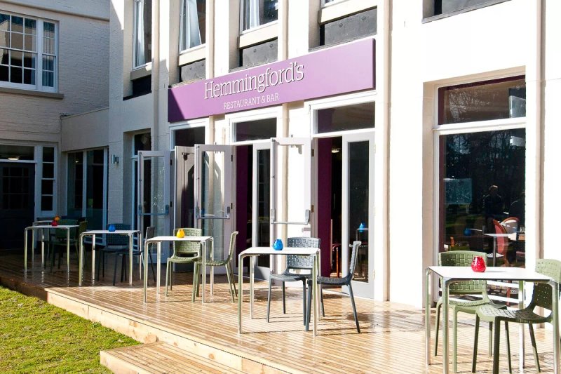 Hemmingford's Restaurant and Bar