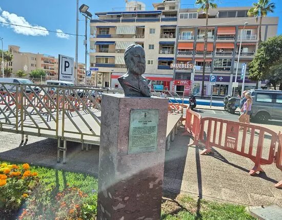 Yamil Omar Walla Bust