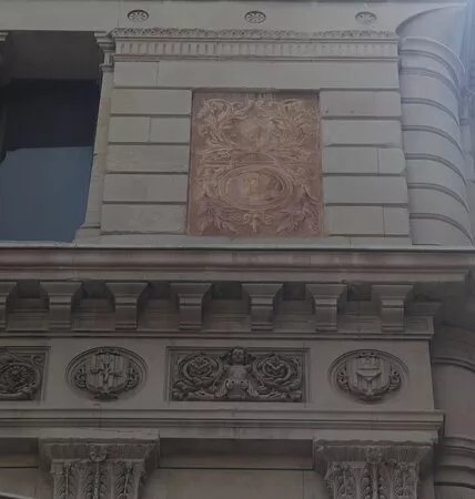 Escuela de Artes Aplicadas y Oficios Artisticos