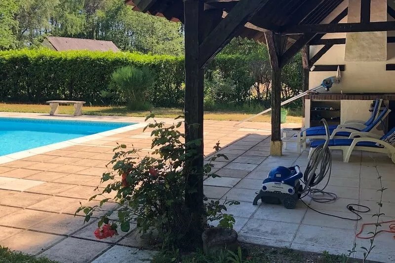 Large villa in the middle of the woods and ponds of Sologne
