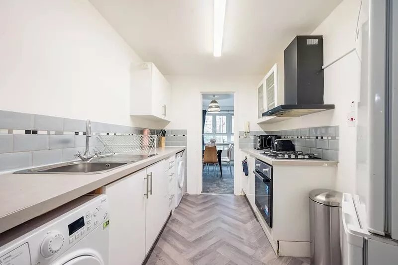Nice 2-bed flat near Earls Court