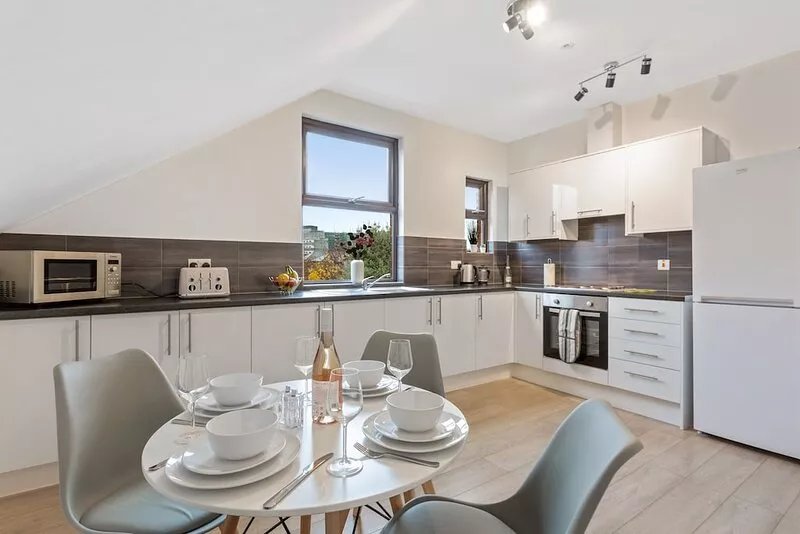 Triple En-Suite Room with Free Parking and Wi-Fi