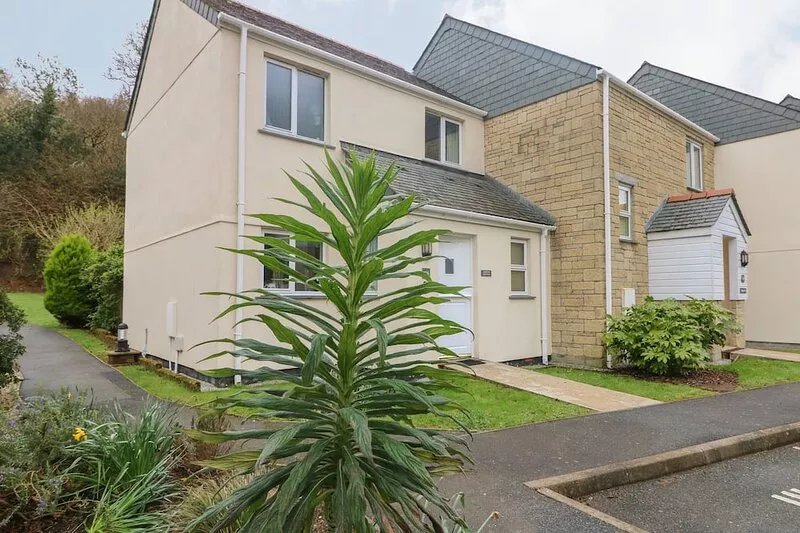 MORTON COTTAGE, family friendly, with a garden in Falmouth