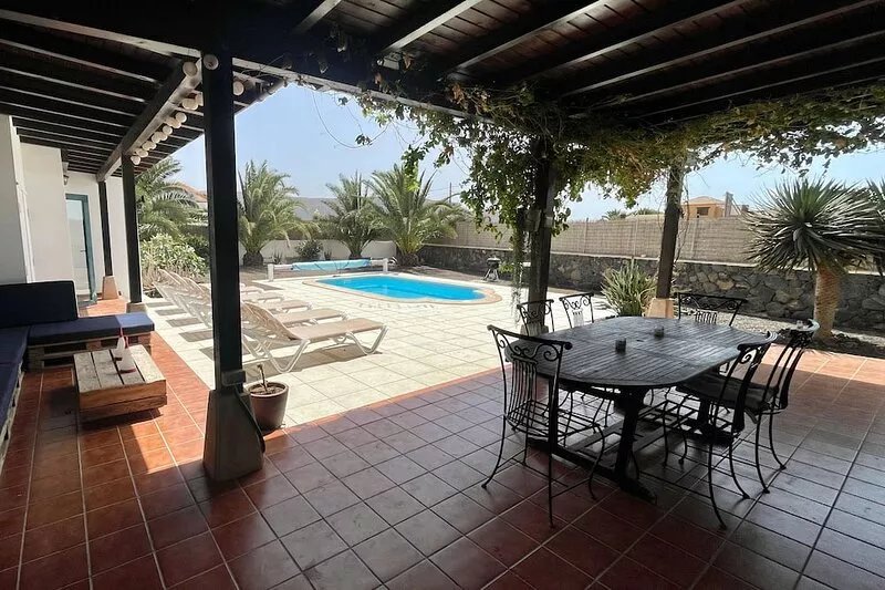 Spacious and luminous villa with heated pool -Fiber