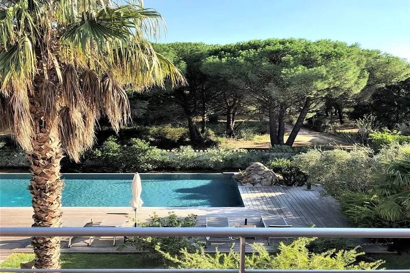 Charming*** villa with heated pool, close to town center