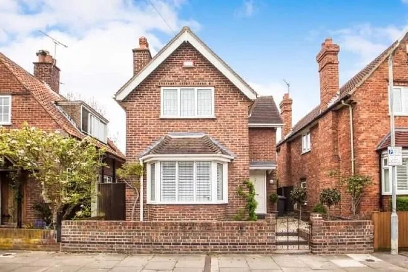 Cheerful 3 bedroom house with generous rear garden in Canterbury