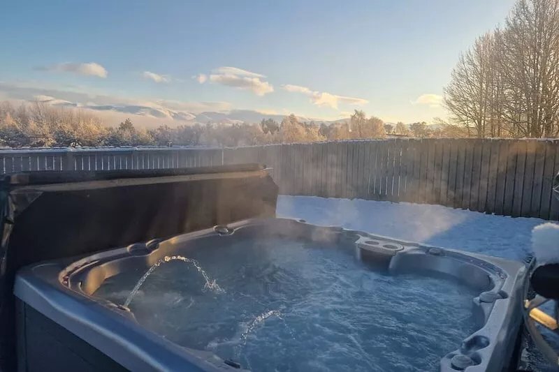 Snowmass Lodge - Aviemore family lodge with hot tub