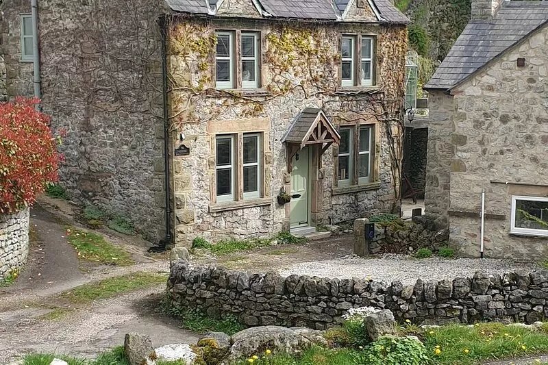 Witchnest - a magical cottage in Derbyshire with EV charging