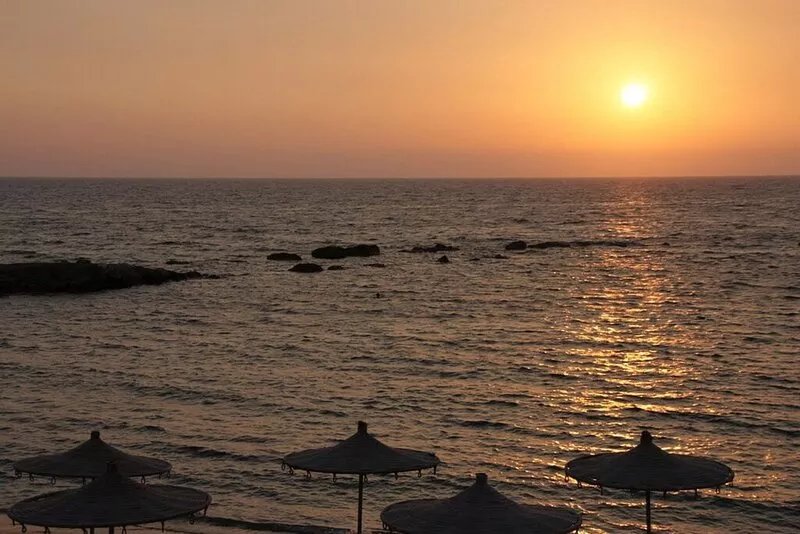 One bedroom apartment with pool, near sea and in the heart of Tomb of the Kings