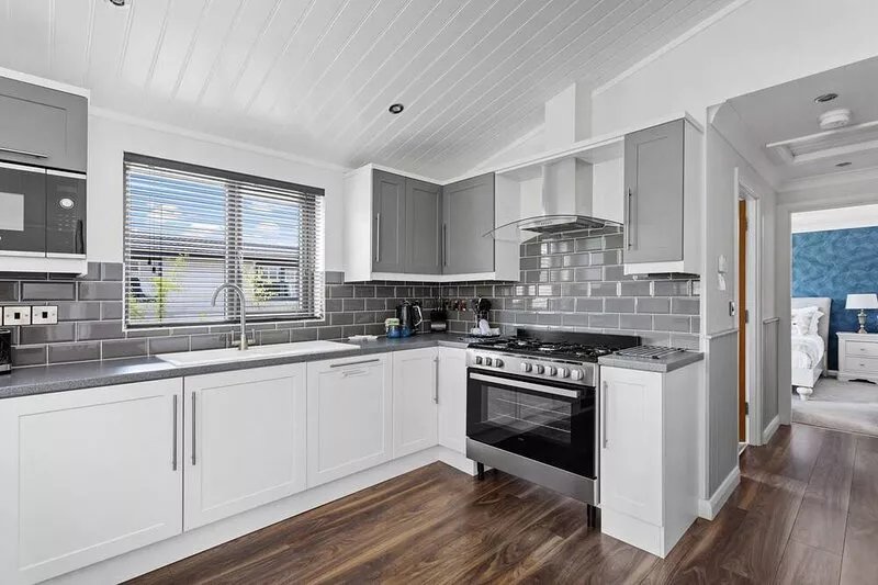 Heron Lodge, 10 Roadford Lake Lodges