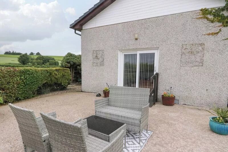 BIDE-A-WHILE, pet friendly, country holiday cottage in Aberchirder