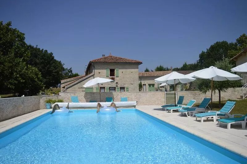 Sunflowers gite: sleeps 4/5 in a complex of 6 gites in the countryside.