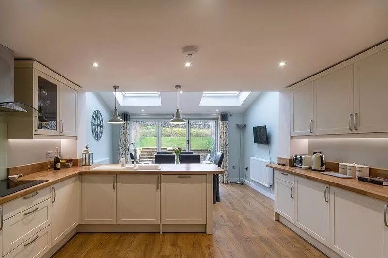 BURBAGE VIEW, family friendly, with a garden in Buxton