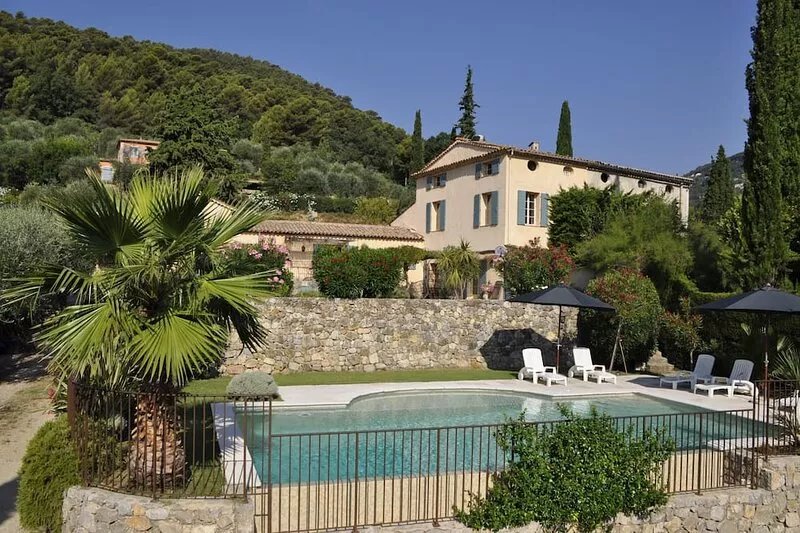 Magnificent mas de caractère - Heated swimming pool, ideally located, quiet