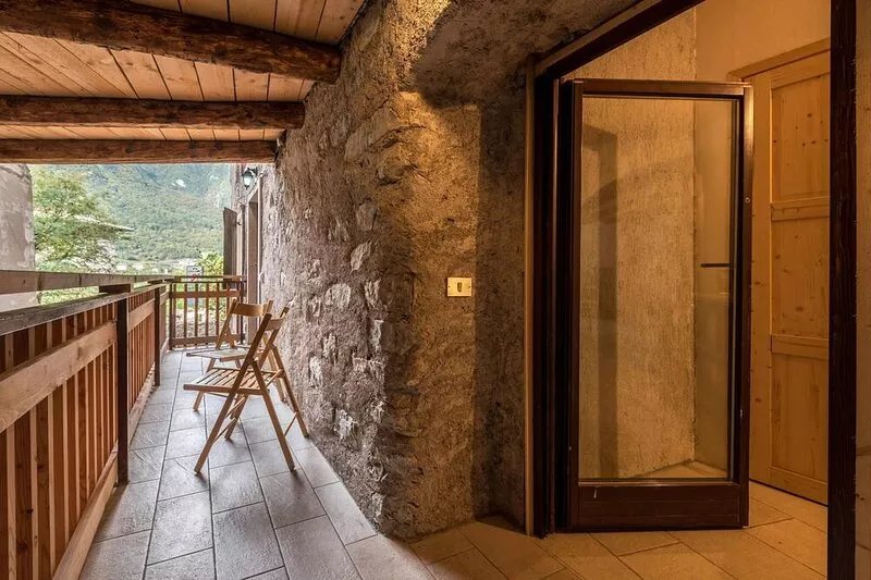 Agriturismo "Al Gallo Nero Giallo" near Lake Garda with Mountain View