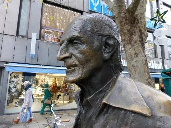 Siegfried-Sommer-Statue