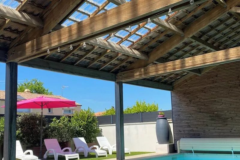 Villa 500m from the beach for 8 with indoor pool at Fontaine aux bretons
