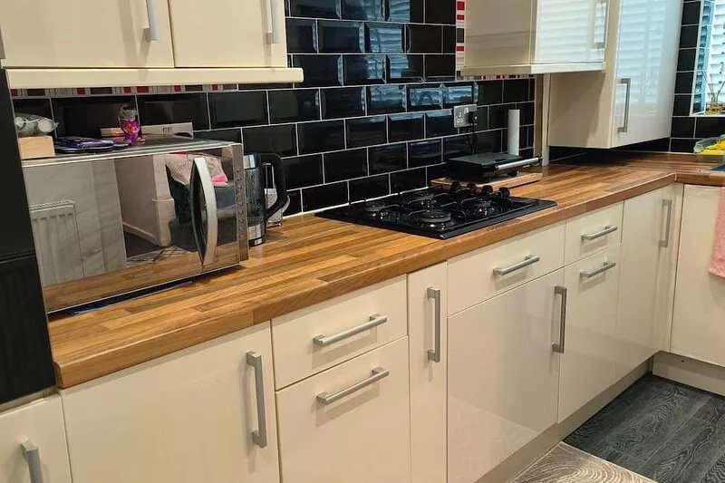Modern Fully furnished 3 Bedroom Family House With Garden And Parking