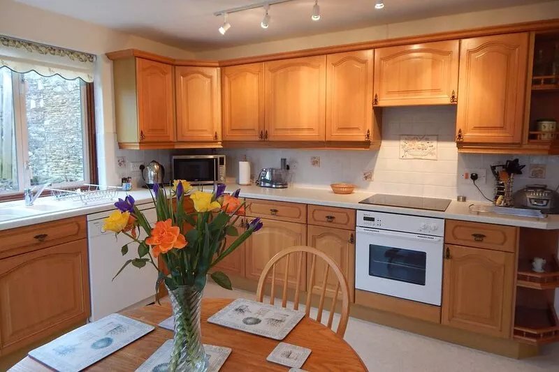 Beautiful spacious, split-level house near Fowey, heated swimming pool, hot tub