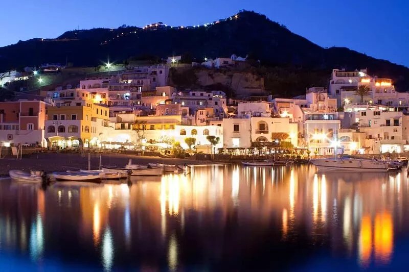 Beautiful house by the sea. 50 mt. beach. S. Angelo. Island of Ischia. Bay