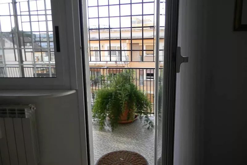 Large, elegant apartment on Janiculum hill, from 2 to 7 persons.