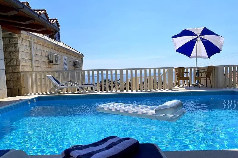 Sea view Villa with private pool just 10 min. drive to Dubrovnik