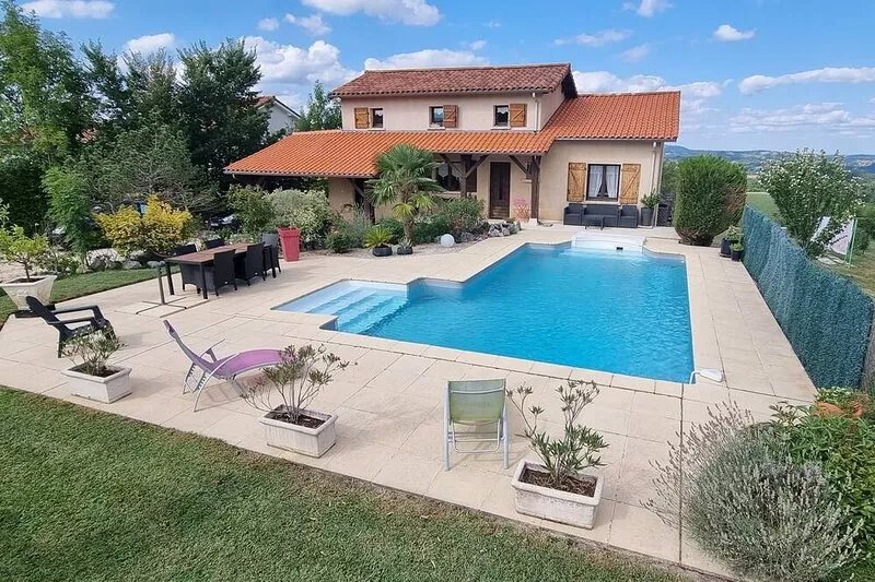 Maison d'Hérré ⭐⭐⭐Independent accommodation in main residence with swimming pool
