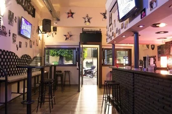 Azabache Karaoke Bar