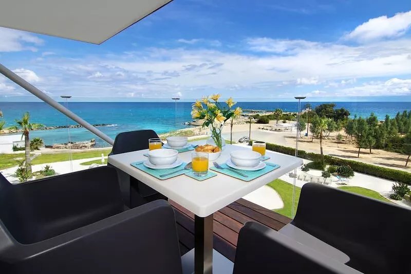 1Bed Apt with Mediterannian Sea View withing walking distance to White Sandy