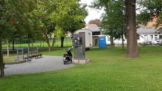 Wartende Fischersfrau am Fenster